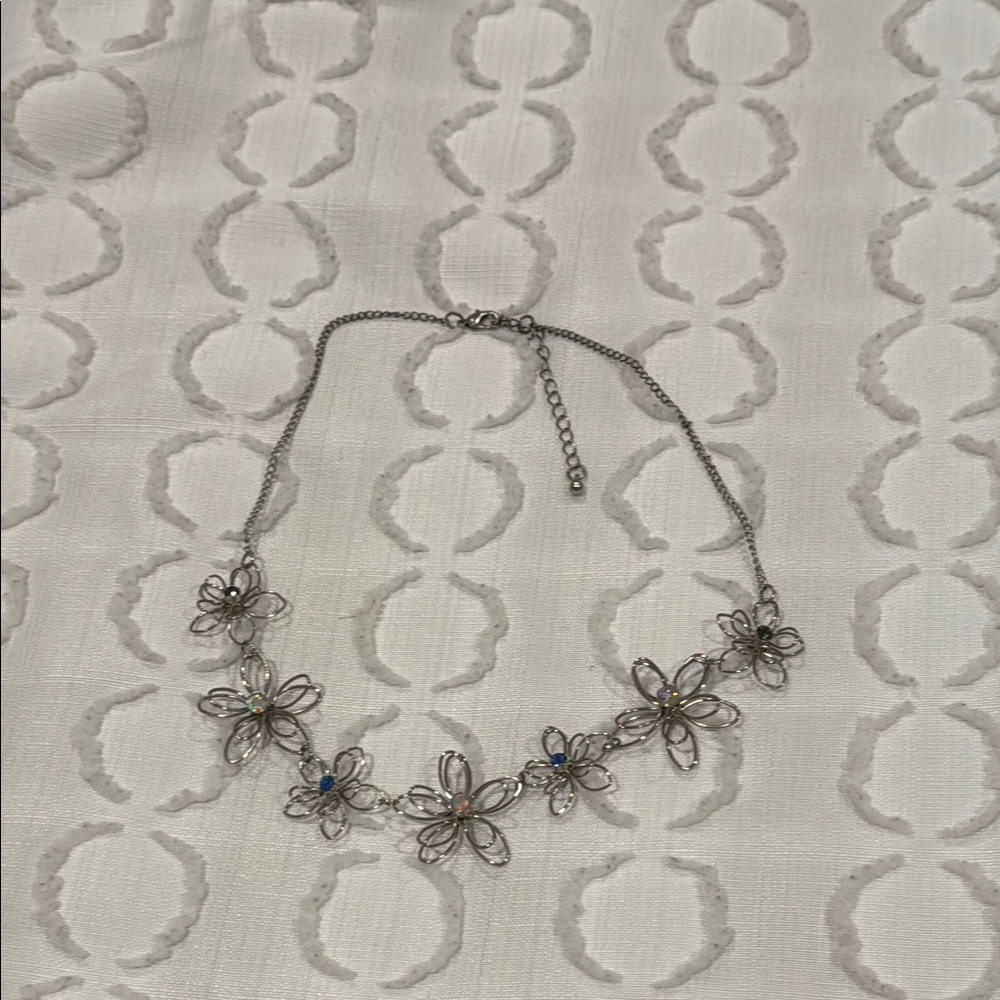 Elegant Silver Floral Necklace